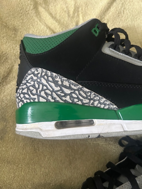 Preowned size 10 1/2 Jordan 3